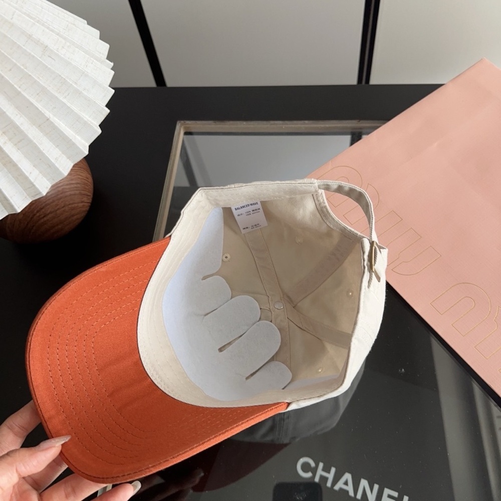 Miu Miu orange baseball cap for sun protection - Picture 3 of 4